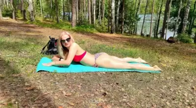 Засадил замужней шлюхе в лесу у озера, пока ее муж собирал грибы